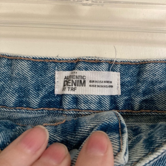 🌞Trafaluc Blue Medium Wash Button Fly Mini Skirt with Raw Hem A - Picture 2 of 7